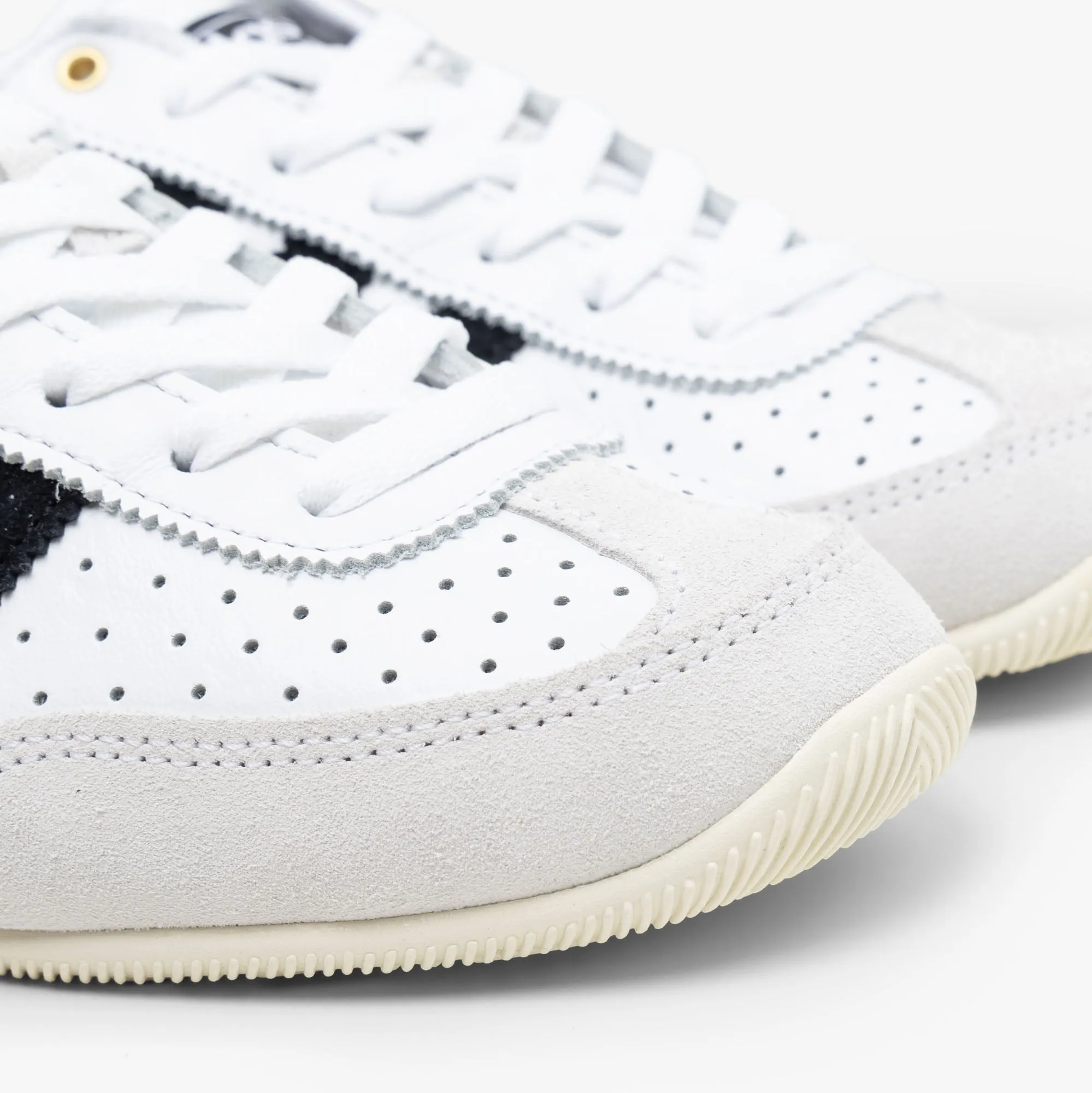 adidas Originals Women's Japan Ftwr White / Core Black - Gold Metallic