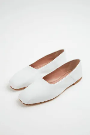 Etesia Leather Ballet Flat In White