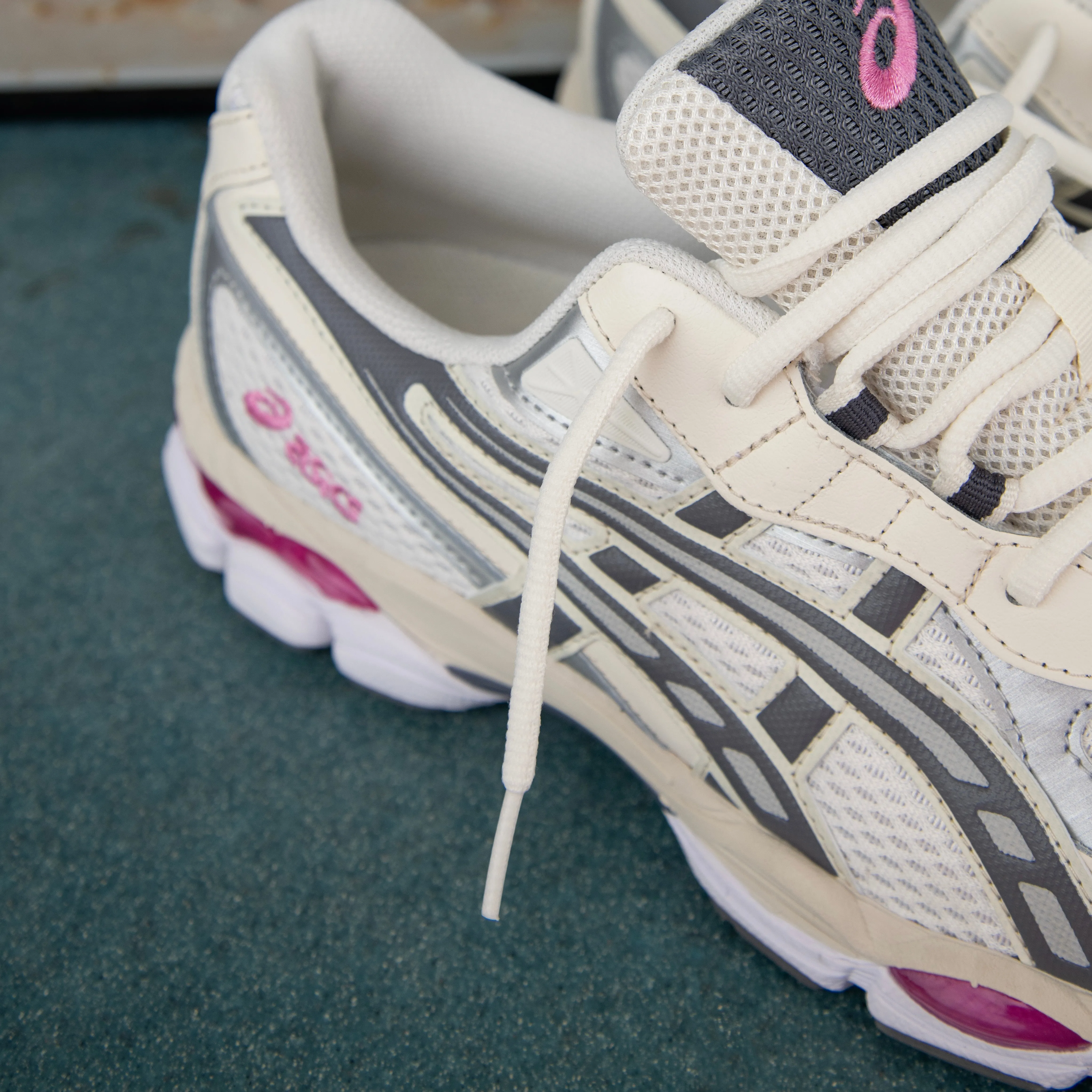 Mens Asics Gel-NYC 2055 (Cream/Carbon)