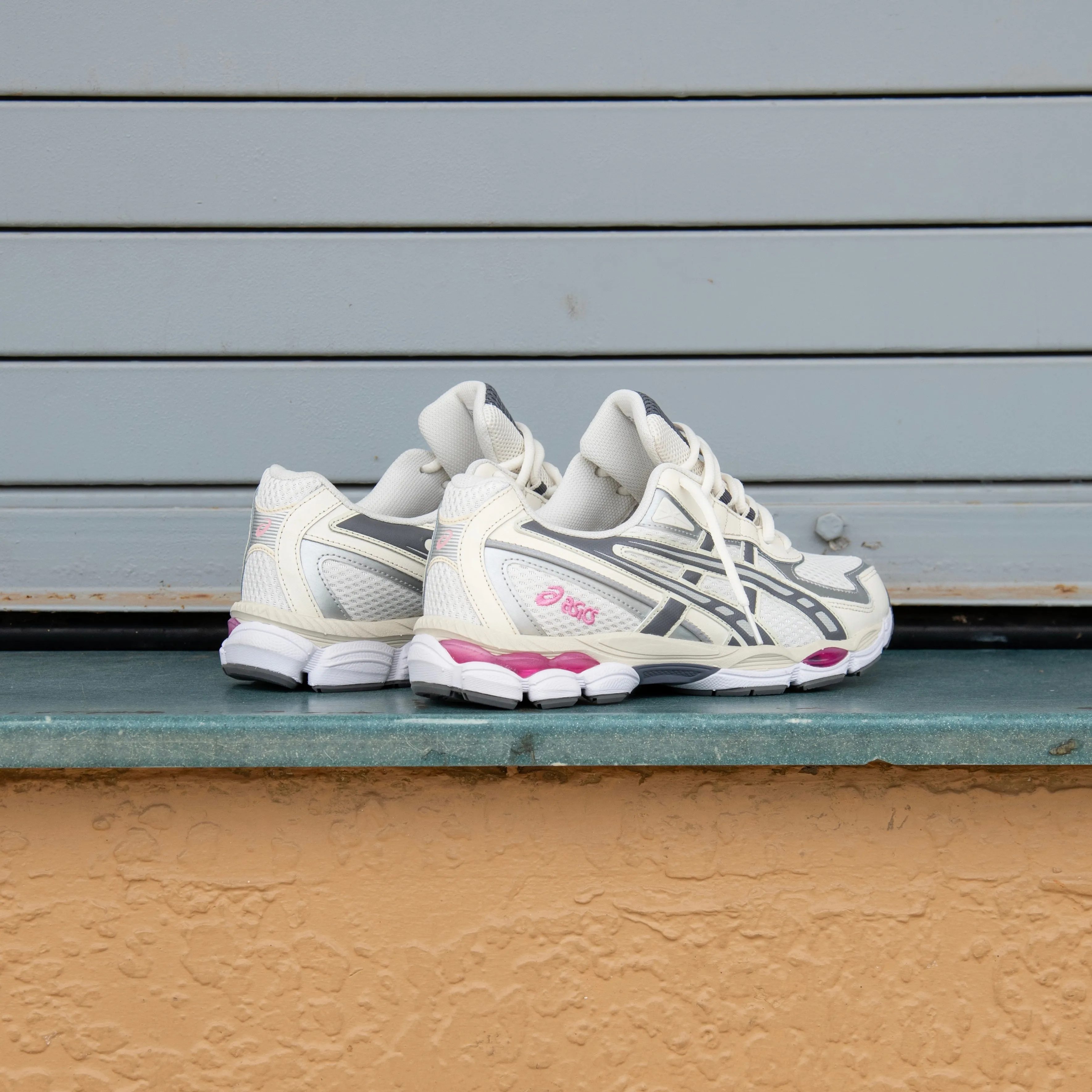 Mens Asics Gel-NYC 2055 (Cream/Carbon)