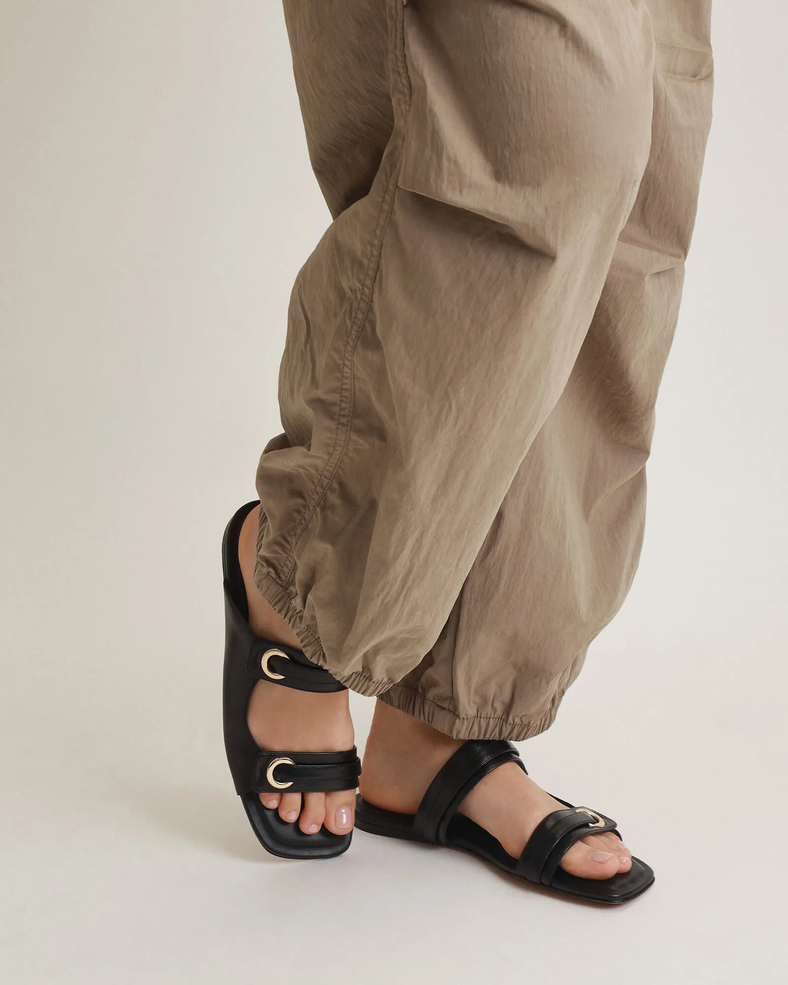 QUILL FLAT SANDALS BLACK LEATHER