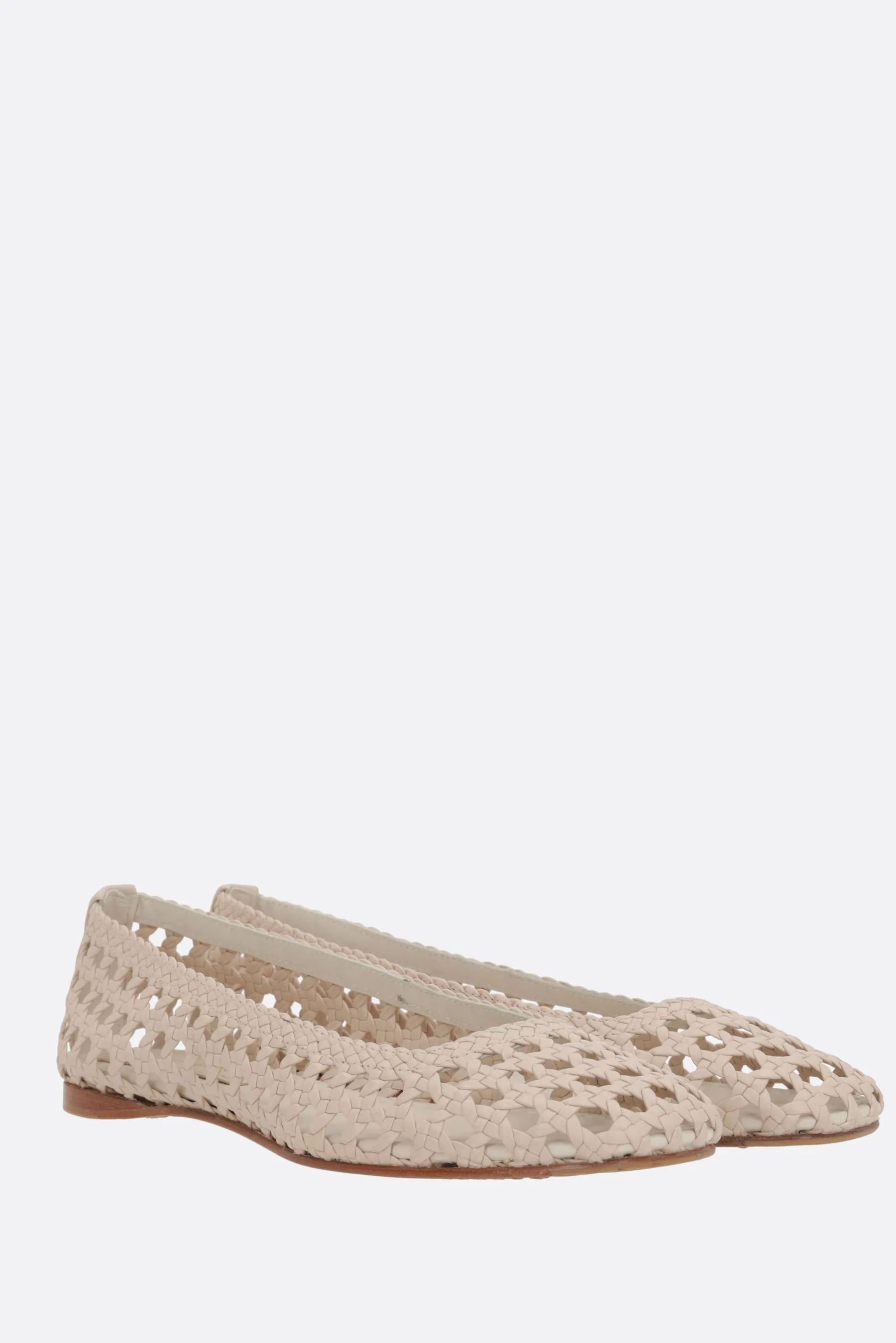 Shell ballerinas in woven leather