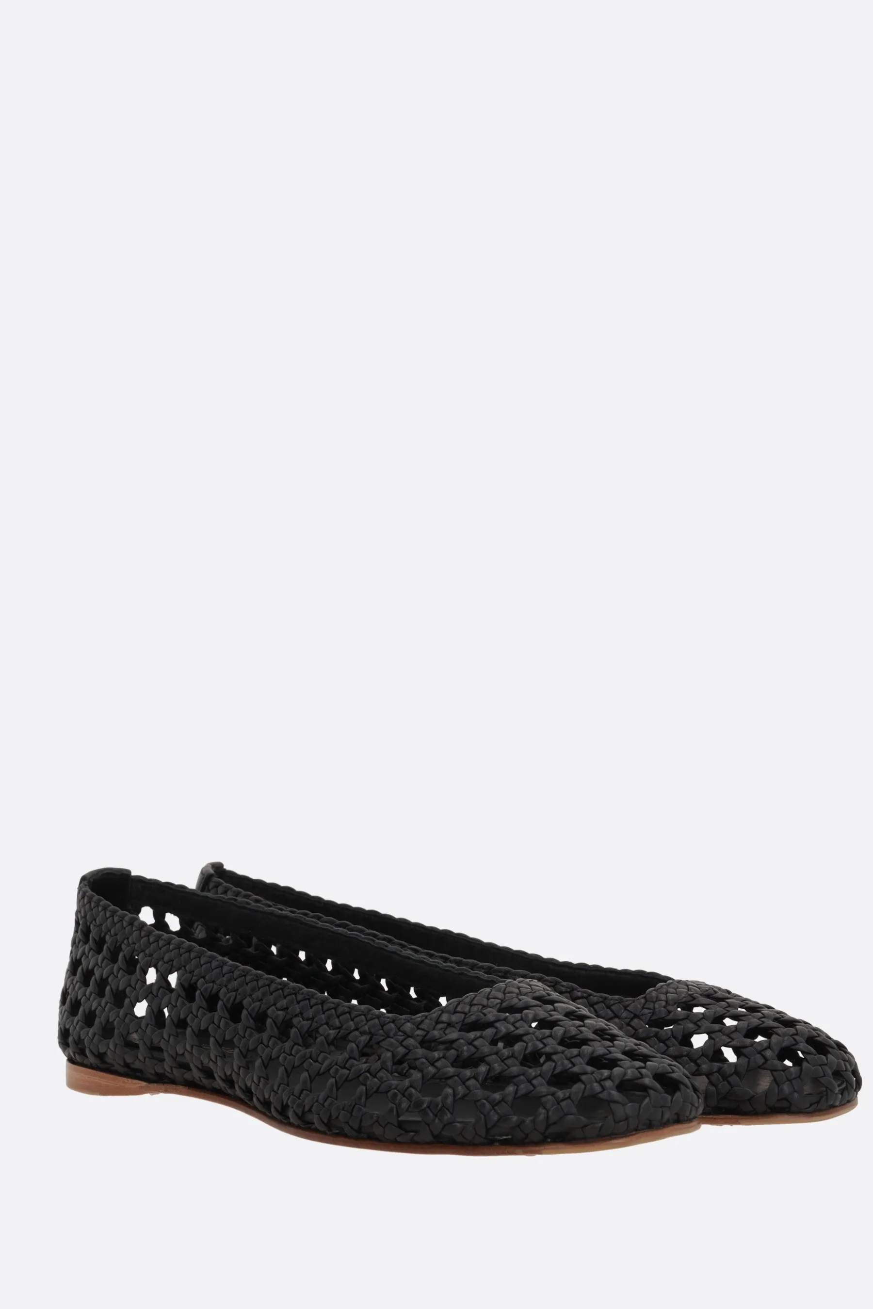 Shell ballerinas in woven leather